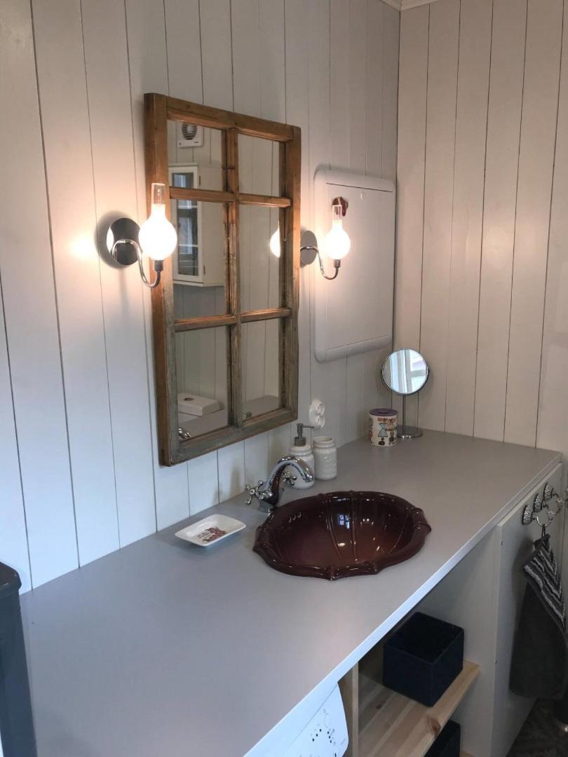Nora'S Waterfront Cabin Svolvaer Exterior photo